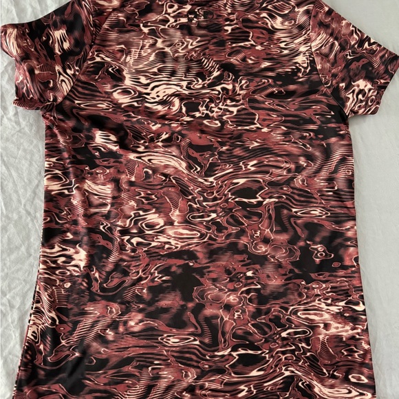 Women’s Under Armour shirt. - Picture 4 of 8